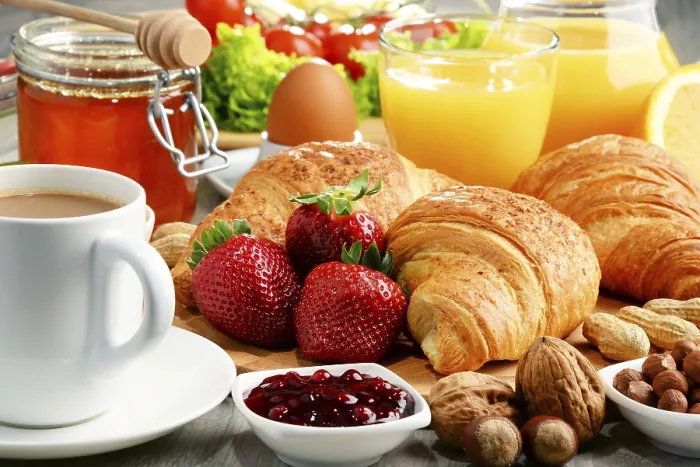 Gerahmter Druck : Frühstück aus Croissants Gerahmter Druck : Frühstück aus Croissants