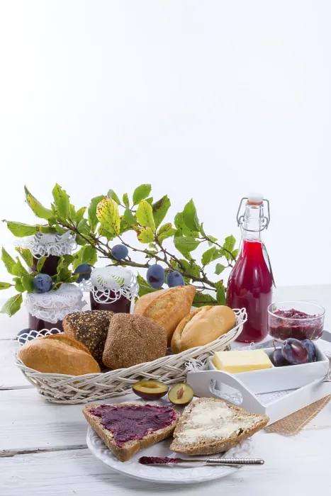 Gerahmter Druck : Frühstück mit Pflaumenmarmelade Gerahmter Druck : Frühstück mit Pflaumenmarmelade