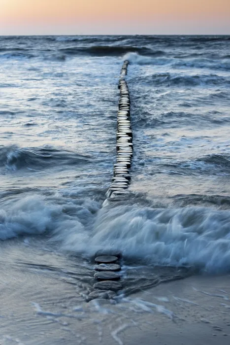 Gerahmter Druck : Mole oder Groyne im Abendlicht. Gerahmter Druck : Mole oder Groyne im Abendlicht.