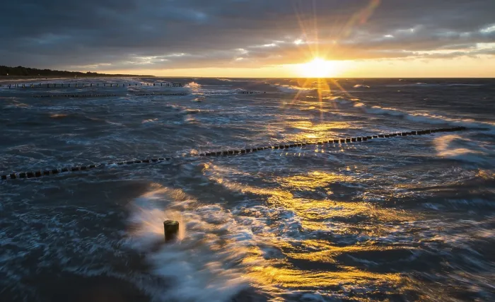 Gerahmter Druck : Mole oder Groyne, Sonnenuntergang. Gerahmter Druck : Mole oder Groyne, Sonnenuntergang.