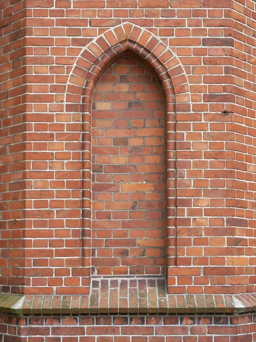 Gerahmter Druck : Mauerwerk mit Kirchenfenster. Gerahmter Druck : Mauerwerk mit Kirchenfenster.