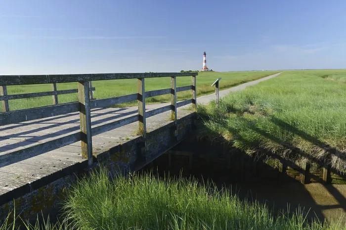 Gerahmter Druck : Brücke am Westerheversand-Leuchtturm Gerahmter Druck : Brücke am Westerheversand-Leuchtturm