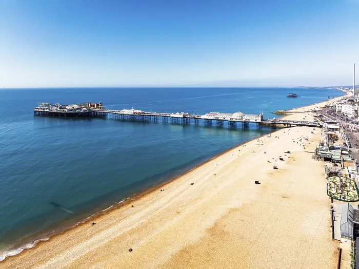 Gerahmter Druck : Brighton Palace Pier aus einer Drohne. Gerahmter Druck : Brighton Palace Pier aus einer Drohne.