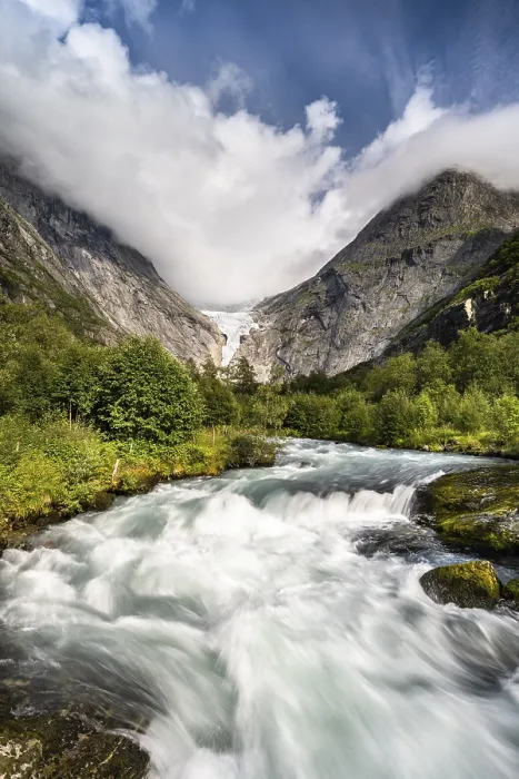 Gerahmter Druck : Briksdalselva Gletscherfluss, Briksdalsbreen Gerahmter Druck : Briksdalselva Gletscherfluss, Briksdalsbreen