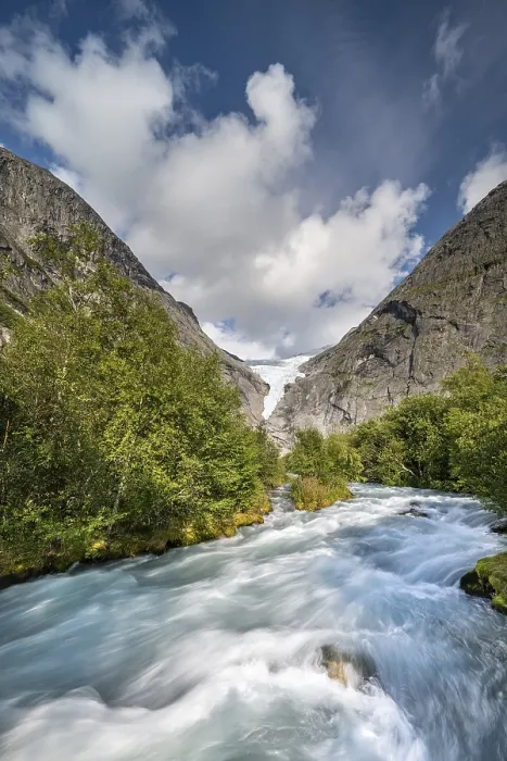 Gerahmter Druck : Briksdalselva Gletscherfluss, Briksdalsbreen Gerahmter Druck : Briksdalselva Gletscherfluss, Briksdalsbreen