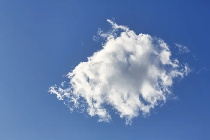 Gerahmter Druck : Blaues Himmel mit einem einzelnen Wolken. Gerahmter Druck : Blaues Himmel mit einem einzelnen Wolken.