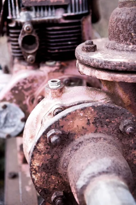 Gerahmter Druck : Zerbrochener alter Motor. Gerahmter Druck : Zerbrochener alter Motor.