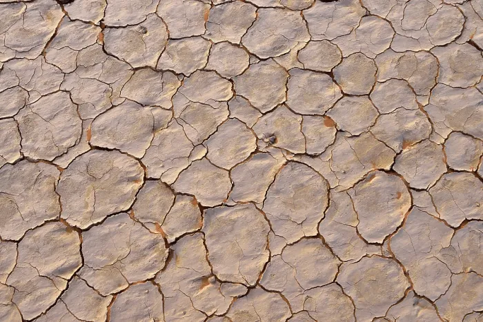Gerahmter Druck : Geschlossene Oberfläche eines Salz- und Tonpans oder einer Playa. Gerahmter Druck : Geschlossene Oberfläche eines Salz- und Tonpans oder einer Playa.