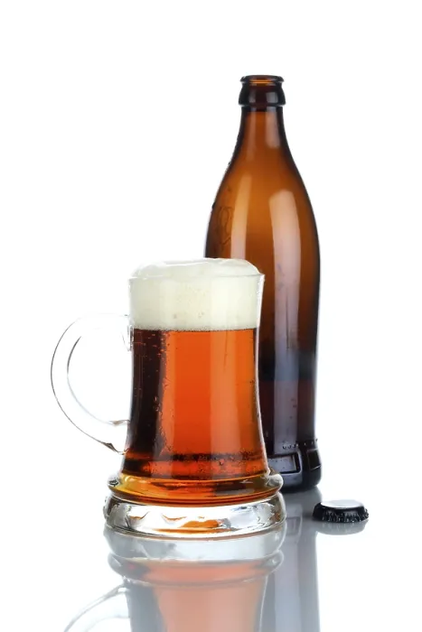 Gerahmter Druck : Braunbier. Ein kräftiges Brown Ale in einem dunklen Glas Gerahmter Druck : Braunbier. Ein kräftiges Brown Ale in einem dunklen Glas