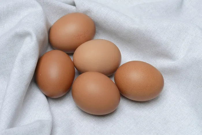 Gerahmter Druck : Braune Hühnereier, Ei. Gerahmter Druck : Braune Hühnereier, Ei.