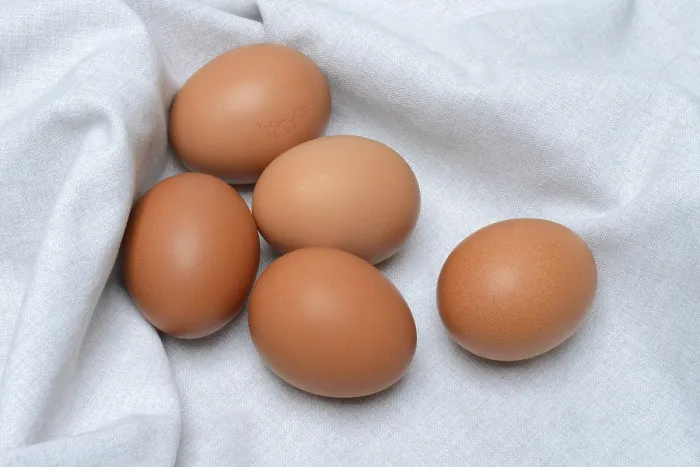 Gerahmter Druck : Braune Hühnereier, Ei. Gerahmter Druck : Braune Hühnereier, Ei.