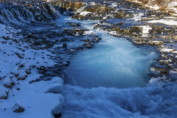 Gerahmter Druck : Bruarfoss, Wasserfall, Schnee Gerahmter Druck : Bruarfoss, Wasserfall, Schnee
