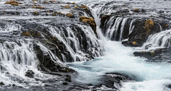 Gerahmter Druck : Bruarfoss-Wasserfall im Winter. Gerahmter Druck : Bruarfoss-Wasserfall im Winter.