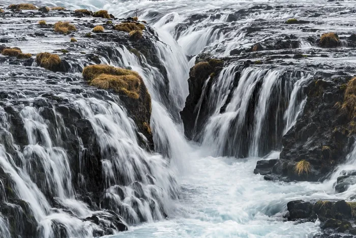 Gerahmter Druck : Bruarfoss-Wasserfall im Winter. Gerahmter Druck : Bruarfoss-Wasserfall im Winter.