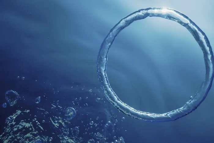 Gerahmter Druck : Unterwasser-Ring aus Blasen, Ring aus Blase. Gerahmter Druck : Unterwasser-Ring aus Blasen, Ring aus Blase.