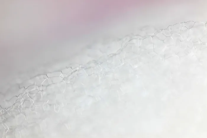 Gerahmter Druck : Seifenblasen in einer Badewanne Gerahmter Druck : Seifenblasen in einer Badewanne
