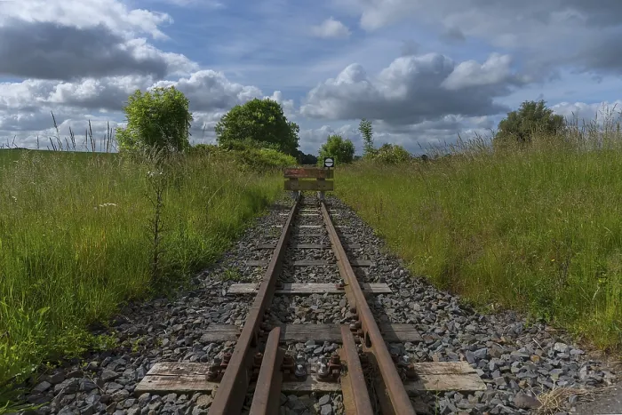Gerahmter Druck : Puffer auf einer stillgelegten Eisenbahnlinie. Gerahmter Druck : Puffer auf einer stillgelegten Eisenbahnlinie.