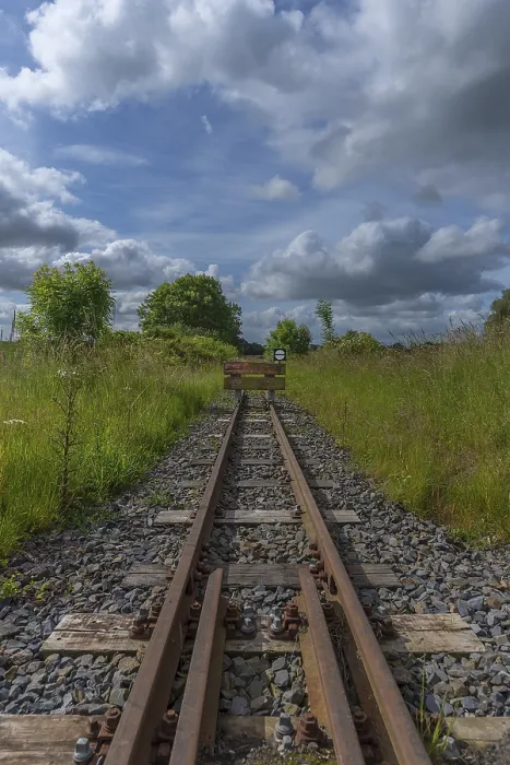 Gerahmter Druck : Puffer auf einer stillgelegten Eisenbahnlinie. Gerahmter Druck : Puffer auf einer stillgelegten Eisenbahnlinie.