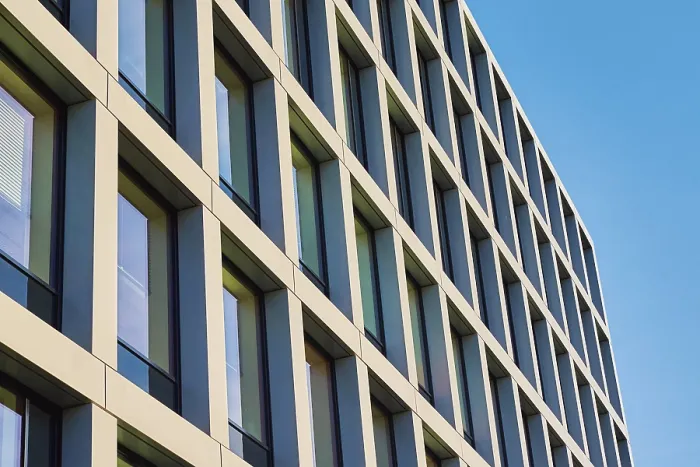 Gerahmter Druck : Fassade eines Gebäudes mit geometrischem Muster. Gerahmter Druck : Fassade eines Gebäudes mit geometrischem Muster.