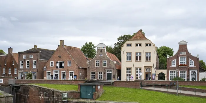 Gerahmter Druck : Bauwerk am Hafen, Greetsiel. Gerahmter Druck : Bauwerk am Hafen, Greetsiel.