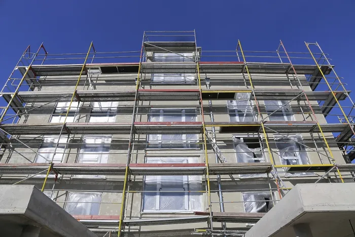 Gerahmter Druck : Bauhof, Errichtung eines Wohnhauses. Gerahmter Druck : Bauhof, Errichtung eines Wohnhauses.