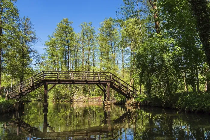 Gerahmter Druck : Bauwerk im Spreewald in Lehde Gerahmter Druck : Bauwerk im Spreewald in Lehde