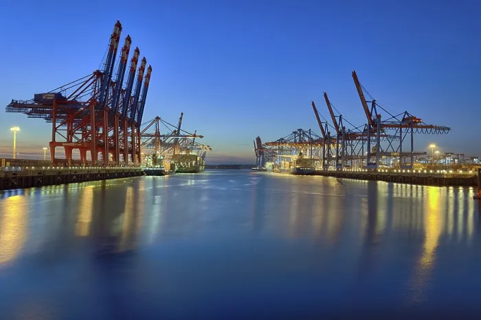 Gerahmter Druck : Burchardkai, Hafen, beleuchtet. Gerahmter Druck : Burchardkai, Hafen, beleuchtet.