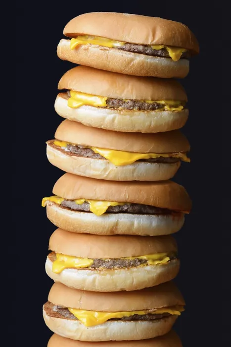 Gerahmter Druck : Burger Stack, Essen, still, Studioaufnahme. Gerahmter Druck : Burger Stack, Essen, still, Studioaufnahme.