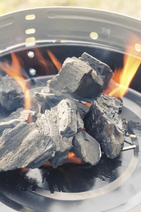 Gerahmter Druck : Brennender Holzkohle Gerahmter Druck : Brennender Holzkohle