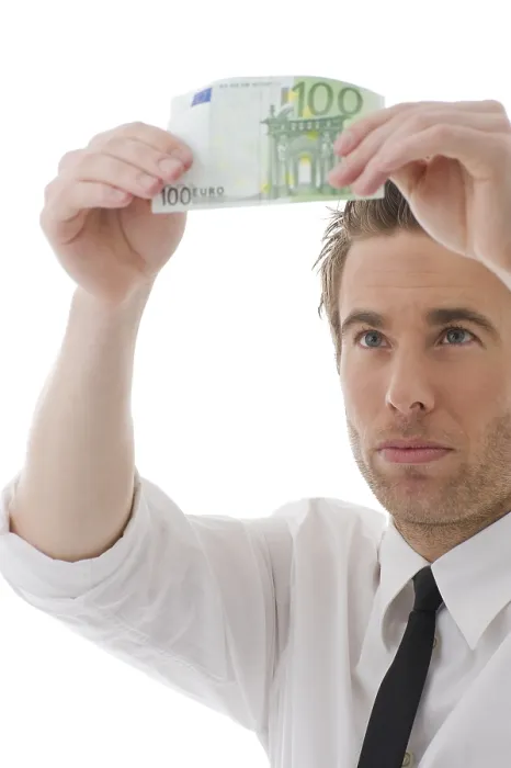 Gerahmter Druck : Unternehmer überprüft ein Banknoten. Gerahmter Druck : Unternehmer überprüft ein Banknoten.