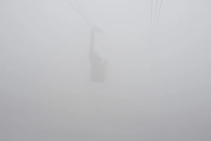 Gerahmter Druck : Seilbahn in den Wolken in der Schweiz. Gerahmter Druck : Seilbahn in den Wolken in der Schweiz.