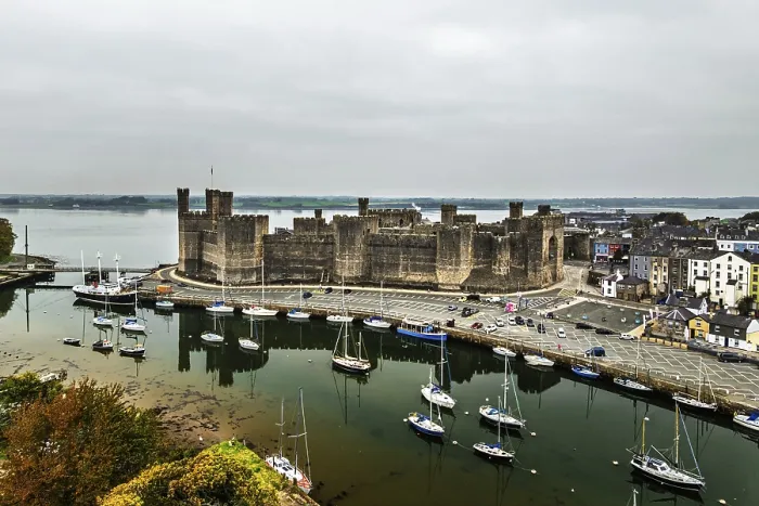 Gerahmter Druck : Caernarfon-Schloss aus einer Drohne. Gerahmter Druck : Caernarfon-Schloss aus einer Drohne.