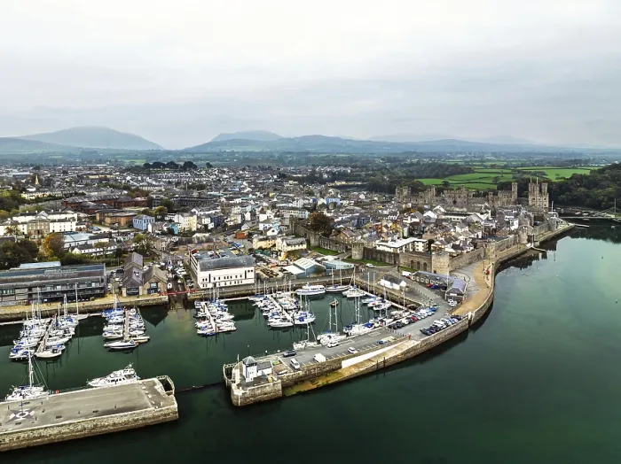 Gerahmter Druck : Caernarfon-Schloss aus einer Drohne. Gerahmter Druck : Caernarfon-Schloss aus einer Drohne.