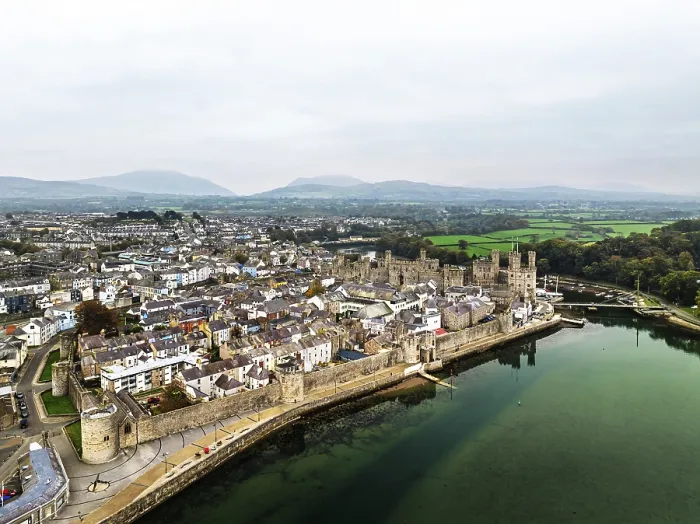 Gerahmter Druck : Caernarfon-Schloss aus einer Drohne. Gerahmter Druck : Caernarfon-Schloss aus einer Drohne.