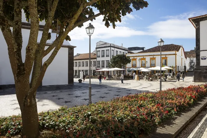 Gerahmter Druck : Kaffeehaus Central im Hauptplatz Gerahmter Druck : Kaffeehaus Central im Hauptplatz