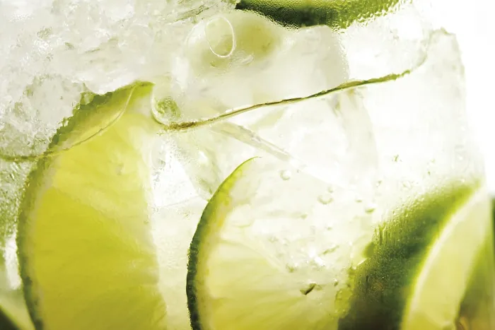 Gerahmter Druck : Caipirinha, Nahschuss. Gerahmter Druck : Caipirinha, Nahschuss.