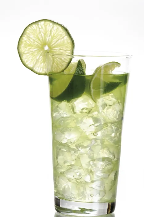 Gerahmter Druck : Caipirinha mit Limetten. Gerahmter Druck : Caipirinha mit Limetten.