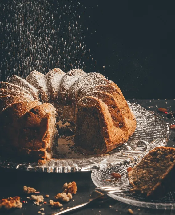 Gerahmter Druck : Kuchen mit fallendem Zucker Gerahmter Druck : Kuchen mit fallendem Zucker