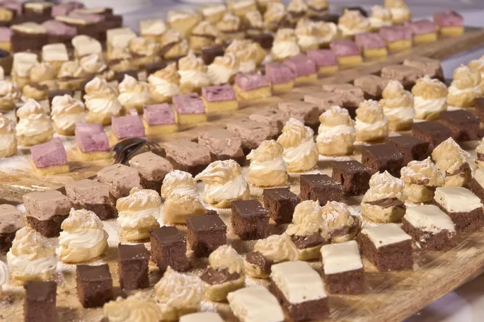 Gerahmter Druck : Kuchenplatte, Buffet Gerahmter Druck : Kuchenplatte, Buffet