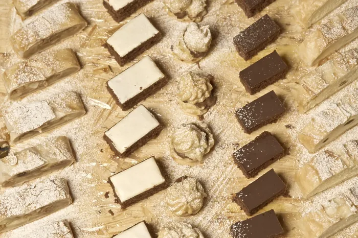 Gerahmter Druck : Kuchenplatte mit Quarkstrudel Gerahmter Druck : Kuchenplatte mit Quarkstrudel