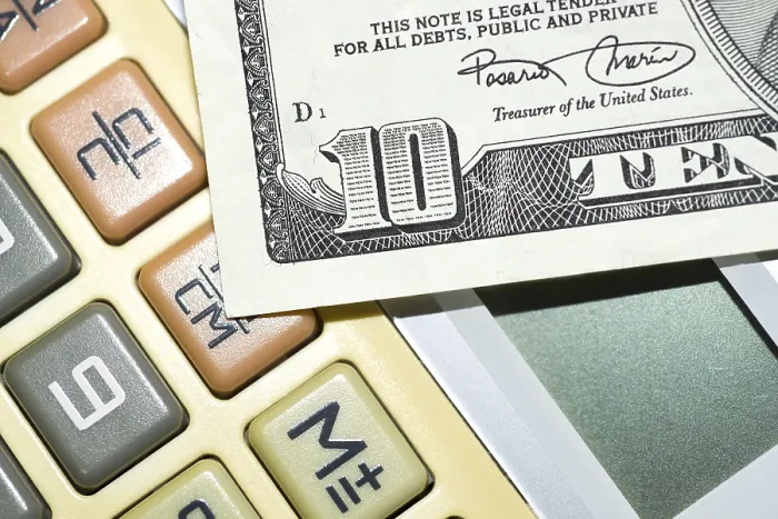 Gerahmter Druck : Rechner und zehn Dollar Gerahmter Druck : Rechner und zehn Dollar