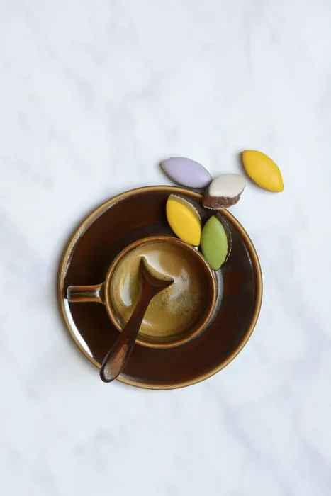Gerahmter Druck : Calisson d'Aix und Tasse Kaffee Gerahmter Druck : Calisson d'Aix und Tasse Kaffee