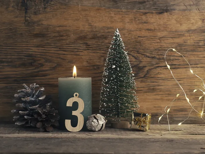 Gerahmter Druck : Die Kerze des dritten Advent brennt. Gerahmter Druck : Die Kerze des dritten Advent brennt.