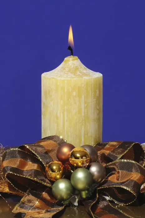 Gerahmter Druck : Kerze, Licht, Wärme, Tradition. Gerahmter Druck : Kerze, Licht, Wärme, Tradition.