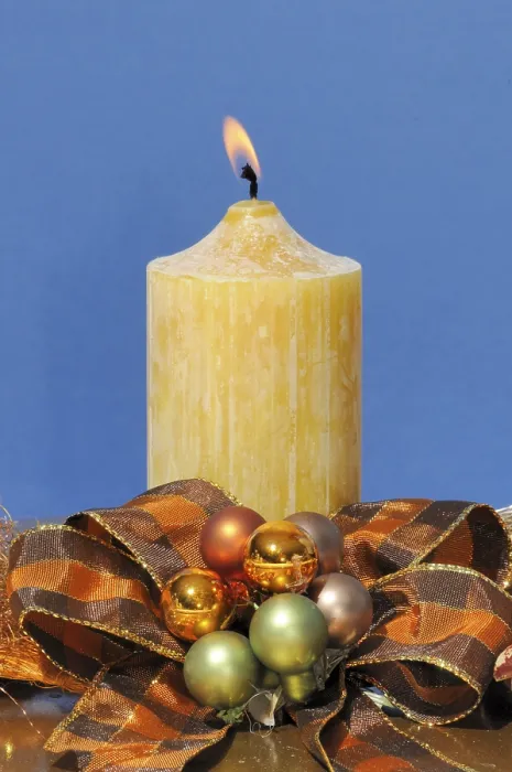Gerahmter Druck : Kerze, Licht, Wärme, Tradition. Gerahmter Druck : Kerze, Licht, Wärme, Tradition.