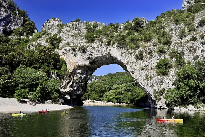 Gerahmter Druck : Kanuten auf dem Ardèche-Fluss Gerahmter Druck : Kanuten auf dem Ardèche-Fluss