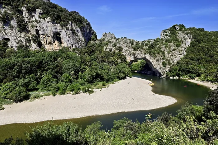 Gerahmter Druck : Kajaks auf dem Fluss Ardèche Gerahmter Druck : Kajaks auf dem Fluss Ardèche