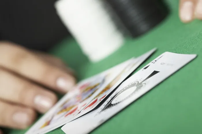 Gerahmter Druck : Karten auf einem Pokertisch. Gerahmter Druck : Karten auf einem Pokertisch.