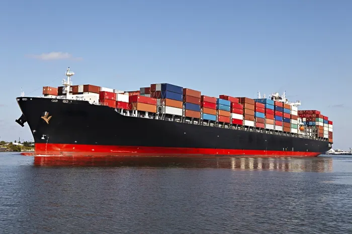 Gerahmter Druck : Frachtschiff am Hafen. Gerahmter Druck : Frachtschiff am Hafen.