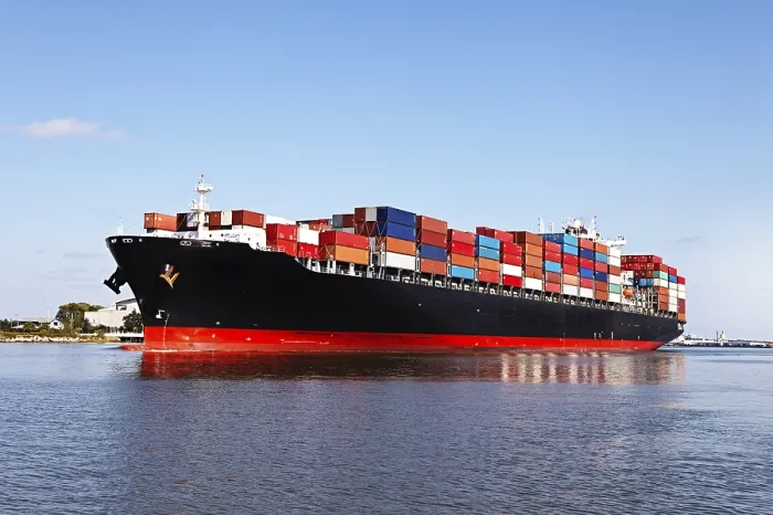 Gerahmter Druck : Frachtschiff am Hafen. Gerahmter Druck : Frachtschiff am Hafen.